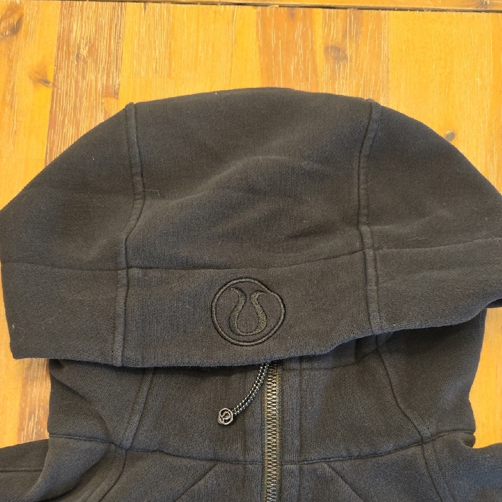 Lululemon Scuba Hoodie Size 2 - Picture 2 of 9